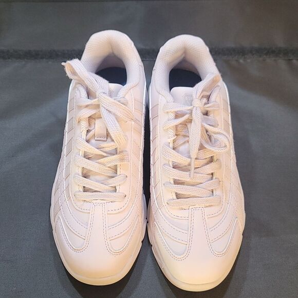 BRAND NEW K-SWISS LACE UP CLOSURE YOUTH11 SNEAKER G1 - Picture 3 of 15